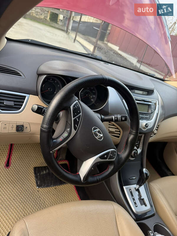 Седан Hyundai Elantra 2012 в Бориславі