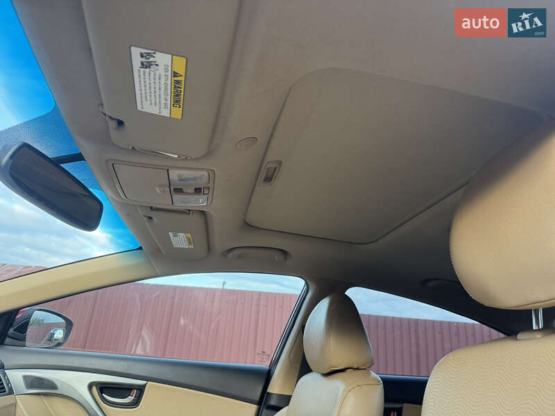 Седан Hyundai Elantra 2012 в Бориславі