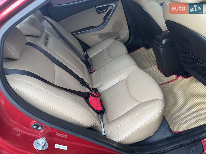 Седан Hyundai Elantra 2012 в Бориславі