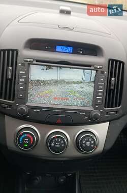 Седан Hyundai Elantra 2010 в 