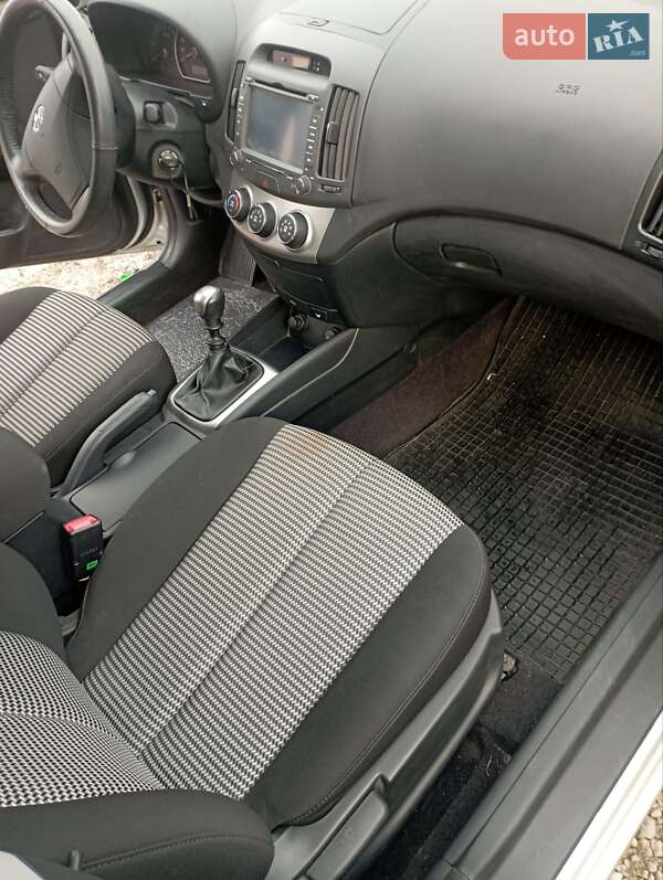 Седан Hyundai Elantra 2010 в Кам'янському фото 20 Седан Hyundai Elantra 2010 в Кам'янському