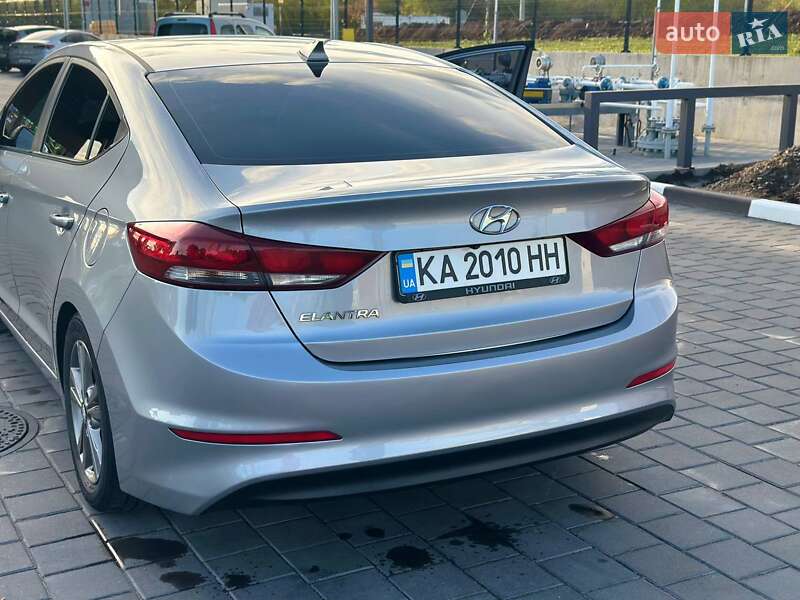 Седан Hyundai Elantra 2016 в Києві