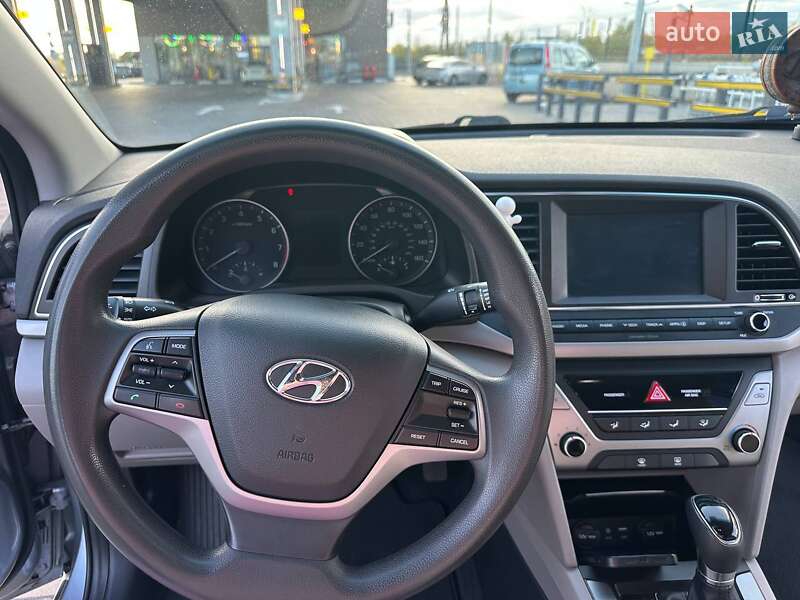 Седан Hyundai Elantra 2016 в Києві