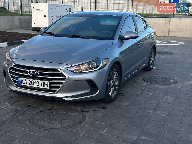 Седан Hyundai Elantra 2016 в Києві