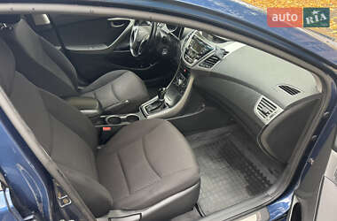 Седан Hyundai Elantra 2015 в 