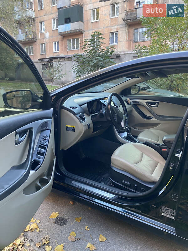 Седан Hyundai Elantra 2015 в Днепре