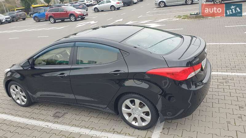 Седан Hyundai Elantra 2013 в Киеве