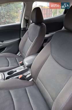 Седан Hyundai Elantra 2013 в 