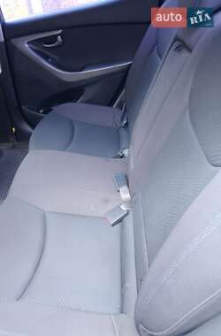 Седан Hyundai Elantra 2012 в 