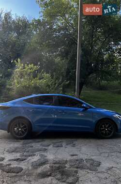 Седан Hyundai Elantra 2016 в  фото 12 Седан Hyundai Elantra 2016 в