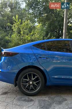 Седан Hyundai Elantra 2016 в  фото 24 Седан Hyundai Elantra 2016 в