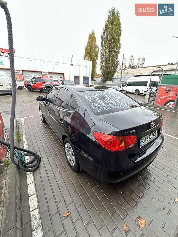 Седан Hyundai Elantra 2008 в Киеве