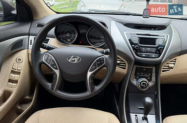 Седан Hyundai Elantra 2013 в 