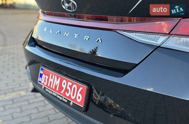 Седан Hyundai Elantra 2023 в 