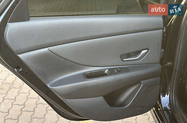 Седан Hyundai Elantra 2023 в 