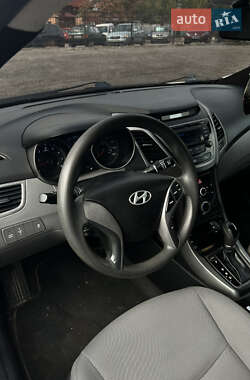 Седан Hyundai Elantra 2015 в 