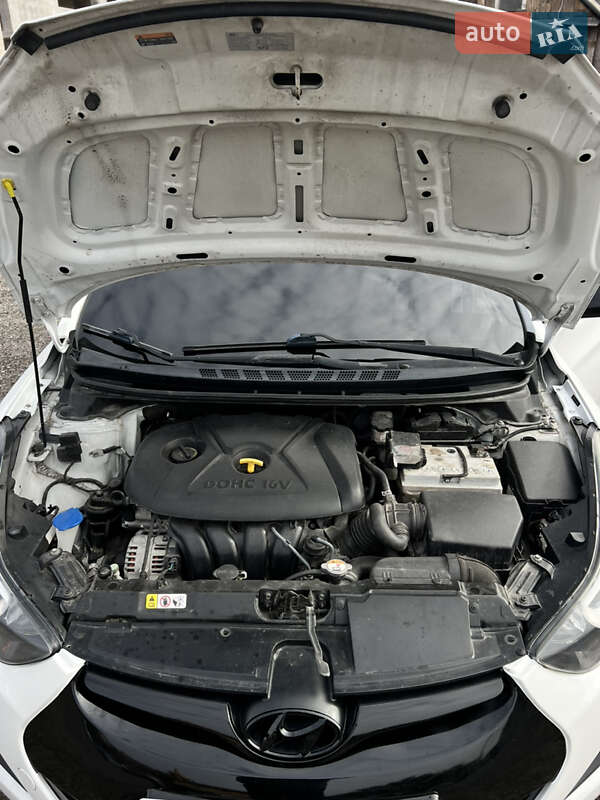 Седан Hyundai Elantra 2015 в Запорожье