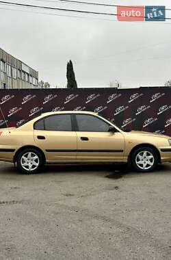 Седан Hyundai Elantra 2004 в  фото 4 Седан Hyundai Elantra 2004 в