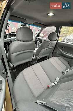 Седан Hyundai Elantra 2004 в  фото 12 Седан Hyundai Elantra 2004 в