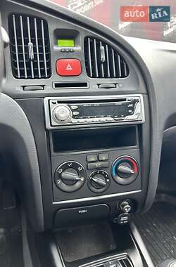 Седан Hyundai Elantra 2004 в  фото 17 Седан Hyundai Elantra 2004 в