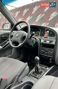Седан Hyundai Elantra 2004 в  фото 23 Седан Hyundai Elantra 2004 в