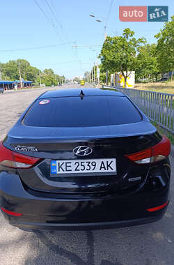 Седан Hyundai Elantra 2014 в  фото 2 Седан Hyundai Elantra 2014 в