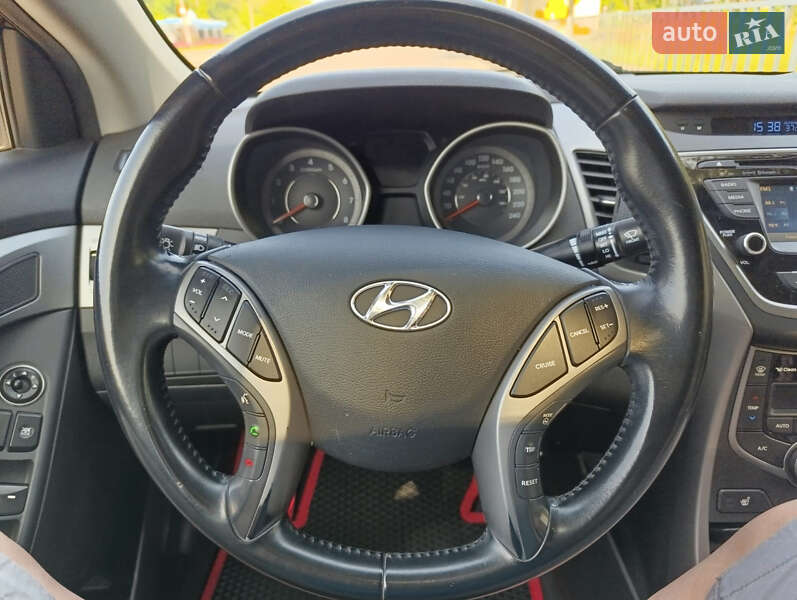 Седан Hyundai Elantra 2014 в Дніпрі