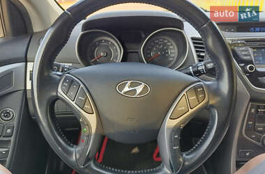 Седан Hyundai Elantra 2014 в  фото 9 Седан Hyundai Elantra 2014 в