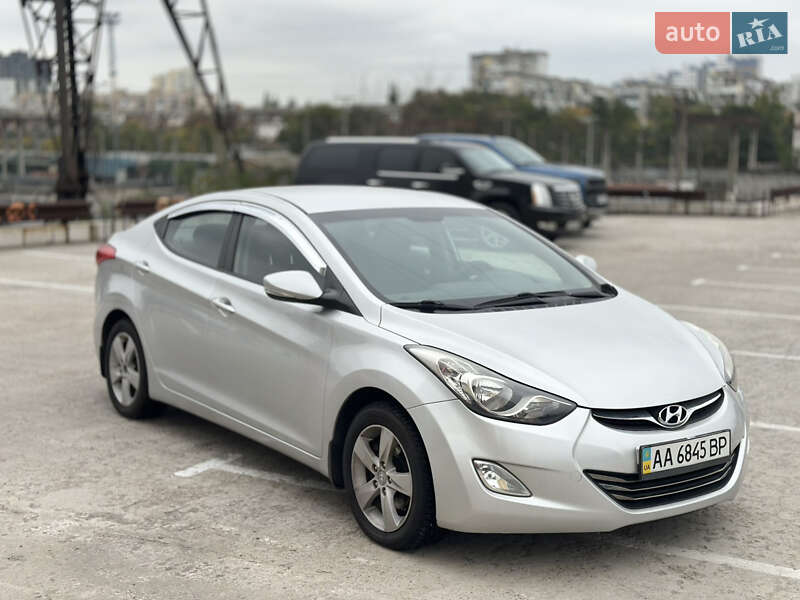 Hyundai Elantra 2012