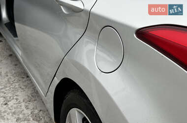 Седан Hyundai Elantra 2012 в 