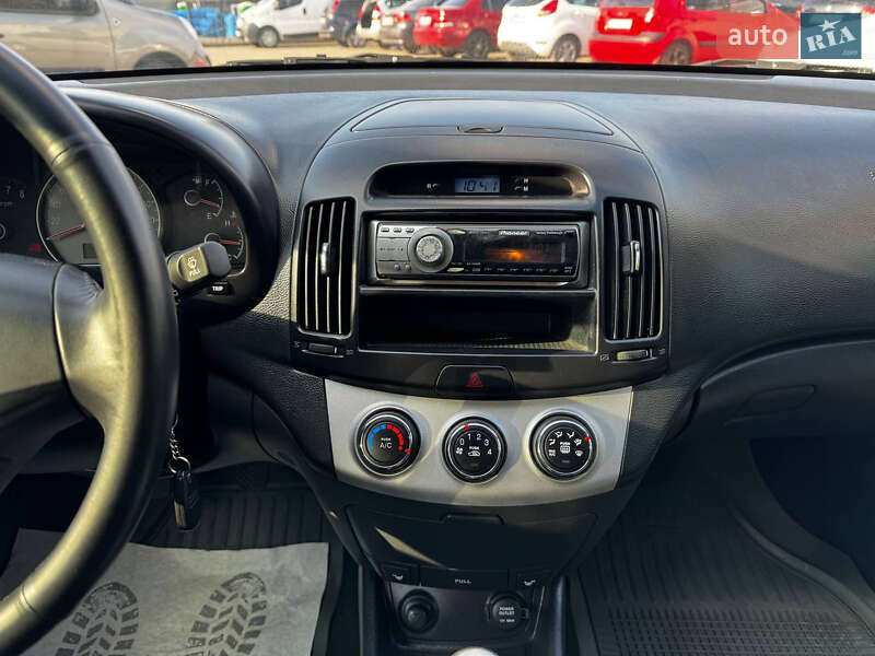 Седан Hyundai Elantra 2007 в Дніпрі