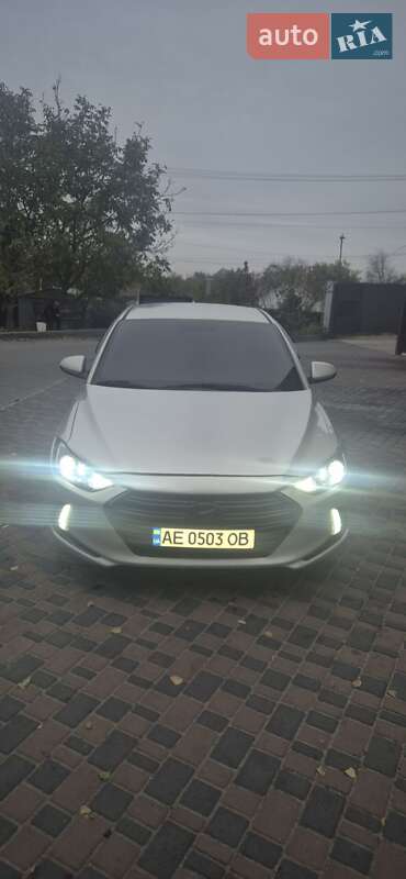 Седан Hyundai Elantra 2017 в Новомосковську