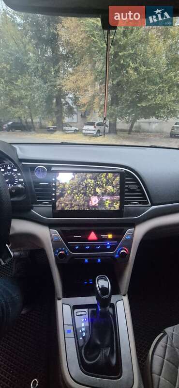 Седан Hyundai Elantra 2017 в Новомосковську