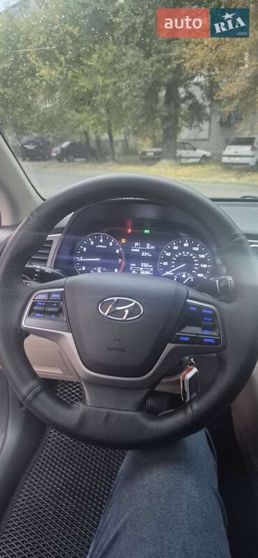 Седан Hyundai Elantra 2017 в Новомосковську