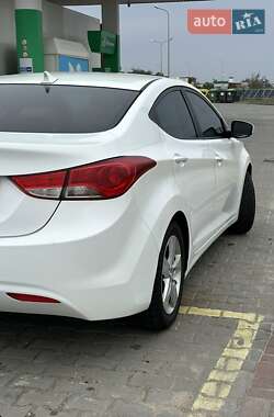 Седан Hyundai Elantra 2013 в 
