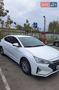 Седан Hyundai Elantra 2019 в 