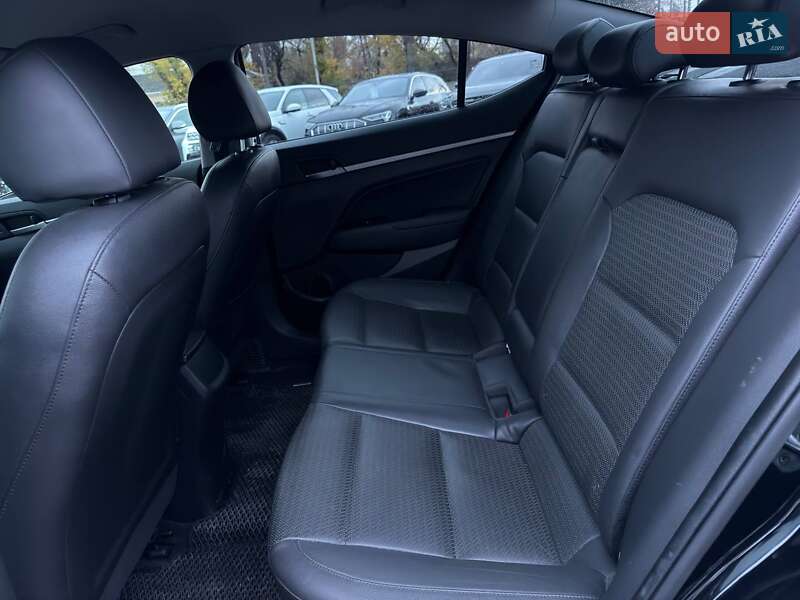 Седан Hyundai Elantra 2016 в Харькове