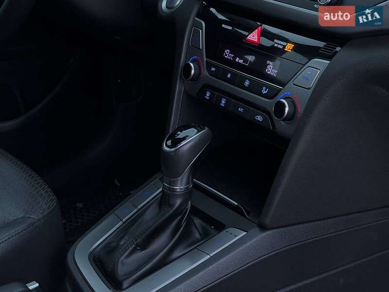 Седан Hyundai Elantra 2016 в Харькове