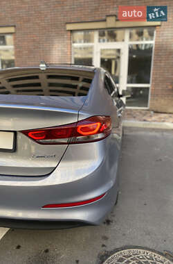 Седан Hyundai Elantra 2016 в  фото 16 Седан Hyundai Elantra 2016 в