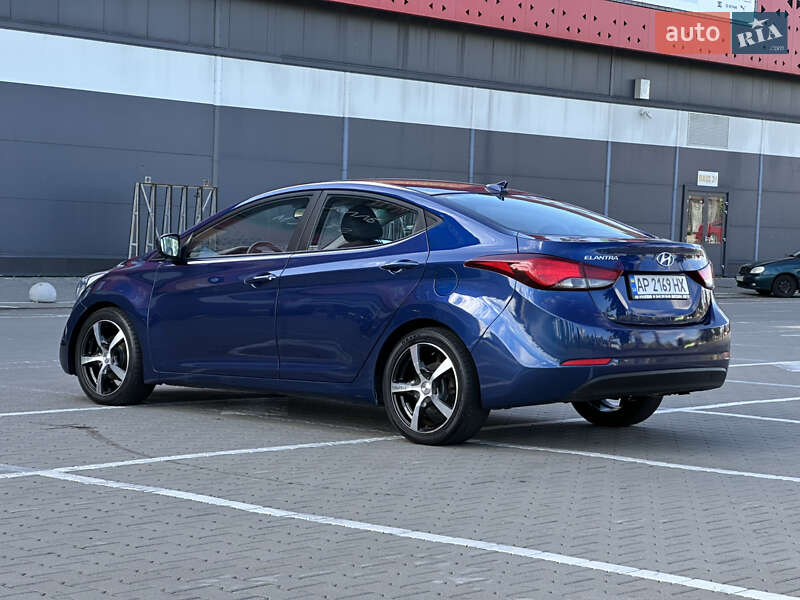 Седан Hyundai Elantra 2015 в Киеве
