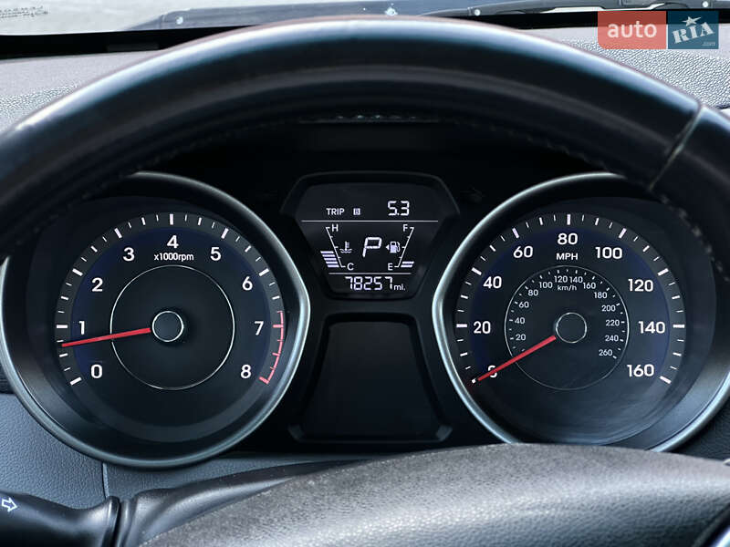 Седан Hyundai Elantra 2015 в Киеве