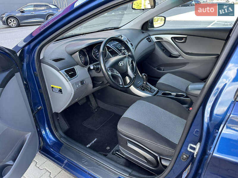 Седан Hyundai Elantra 2015 в Киеве