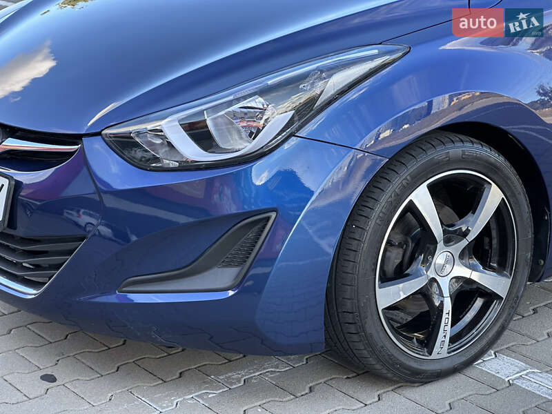 Седан Hyundai Elantra 2015 в Киеве
