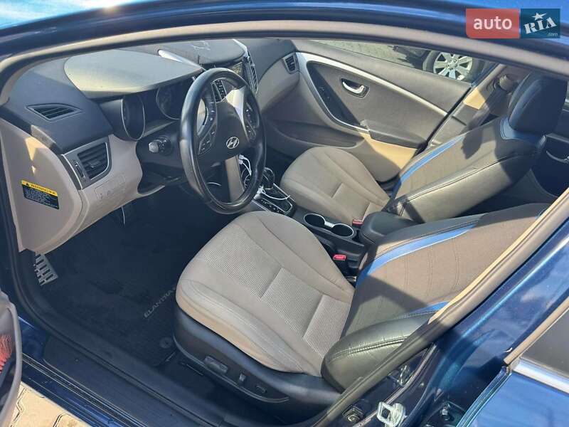 Хетчбек Hyundai Elantra 2015 в Луцьку