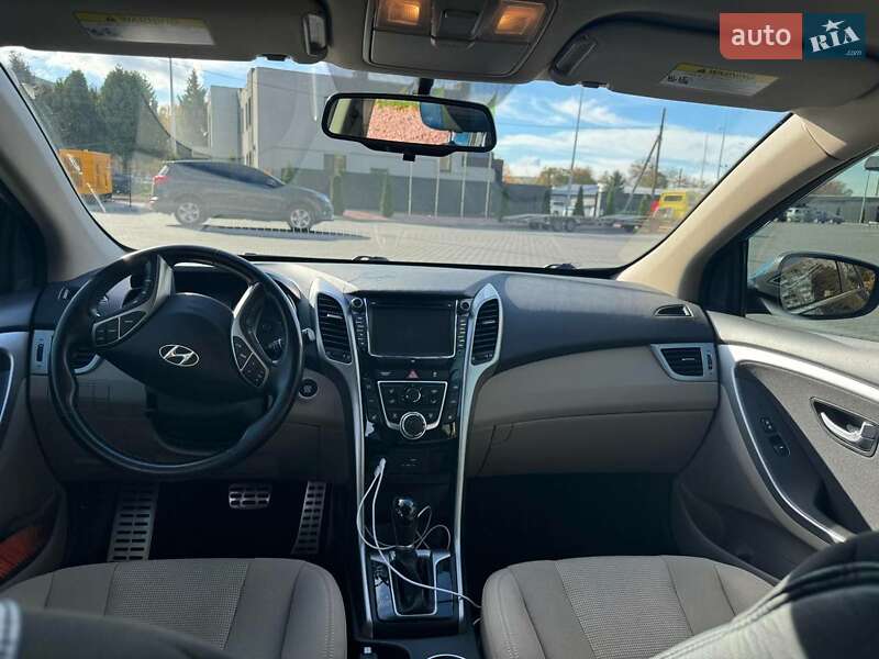 Хетчбек Hyundai Elantra 2015 в Луцьку