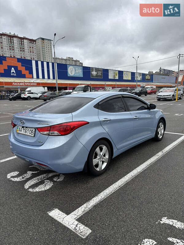 Седан Hyundai Elantra 2013 в Киеве