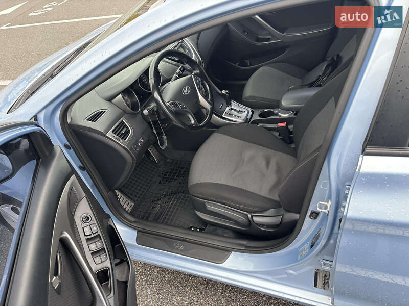 Седан Hyundai Elantra 2013 в Киеве