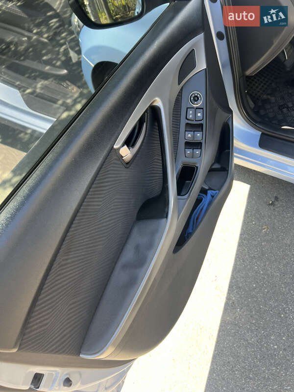 Седан Hyundai Elantra 2011 в Киеве