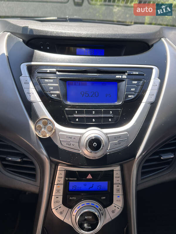 Седан Hyundai Elantra 2011 в Киеве