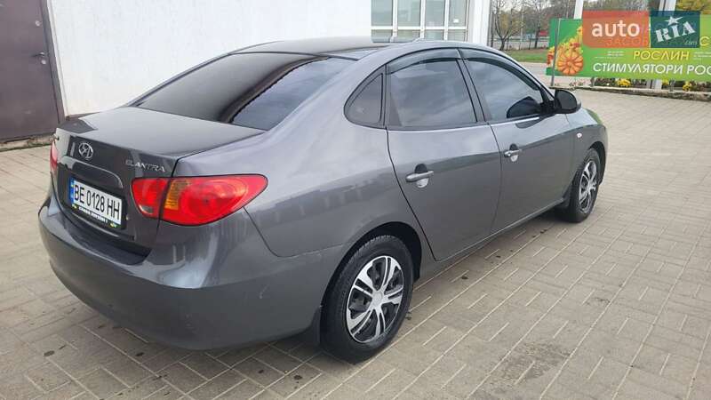Седан Hyundai Elantra 2008 в Вознесенске